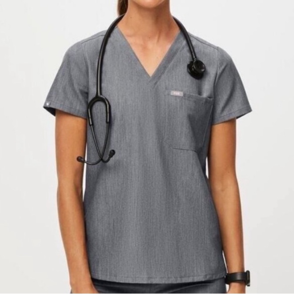Catarina One-Pocket Scrub Top || Heather Denim || Figs